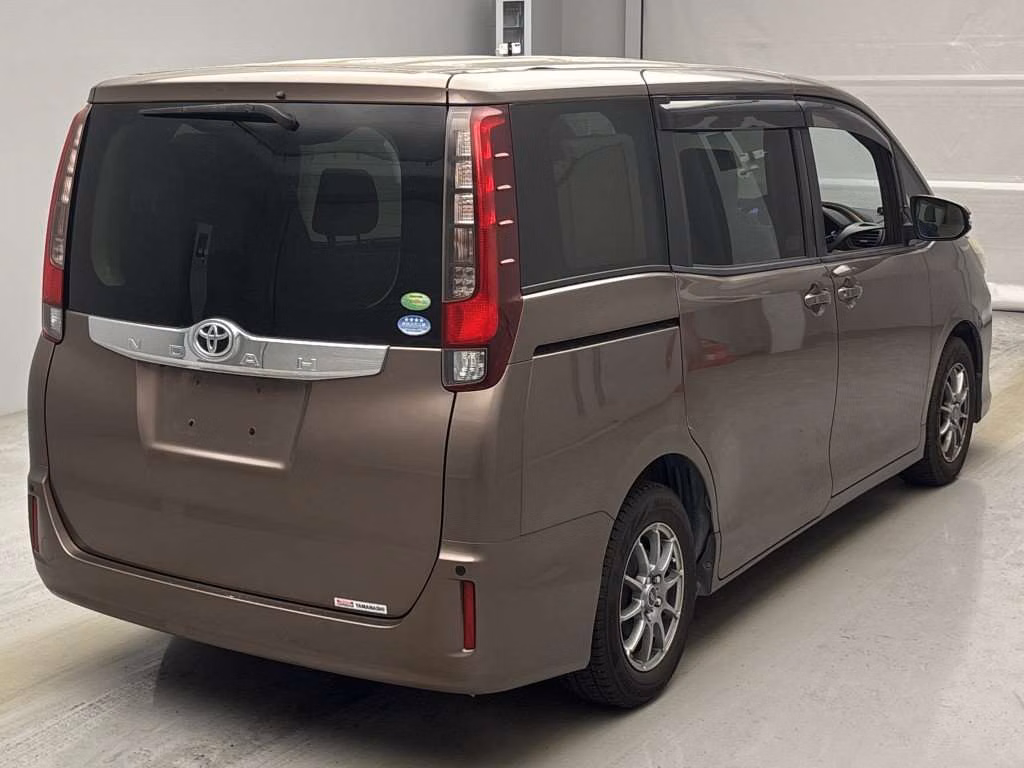 TOYOTA NOAH