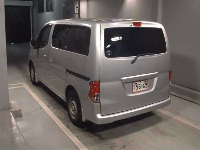 NISSAN NV200