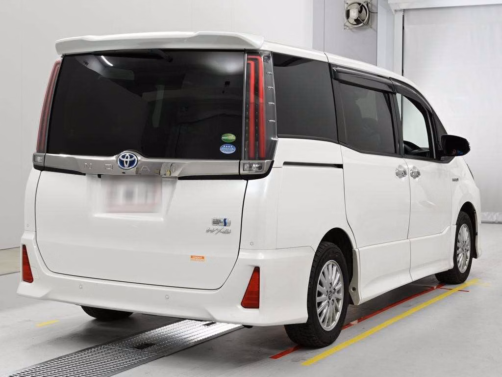 TOYOTA NOAH