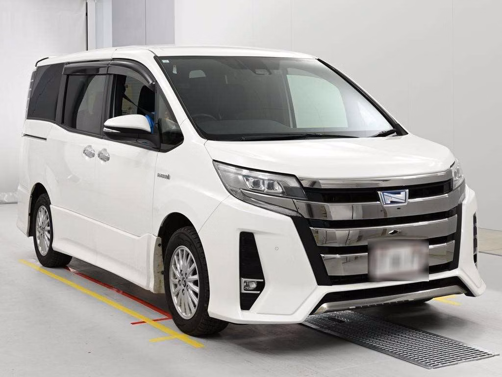 TOYOTA NOAH