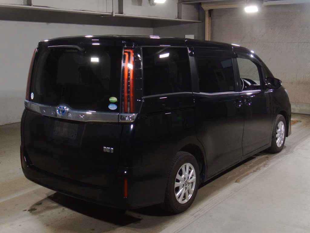 TOYOTA NOAH