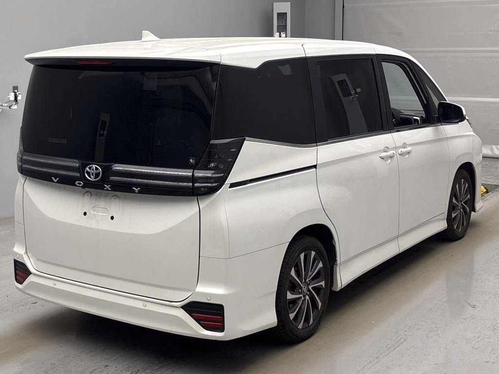 TOYOTA VOXY
