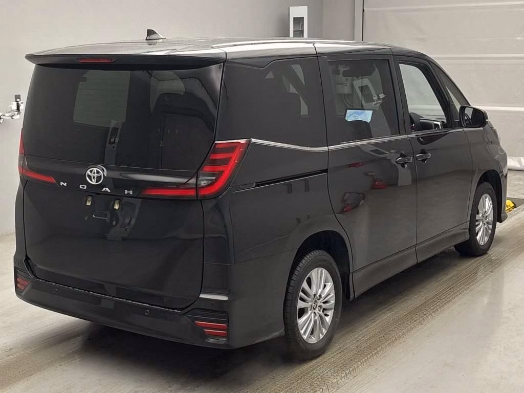 TOYOTA NOAH