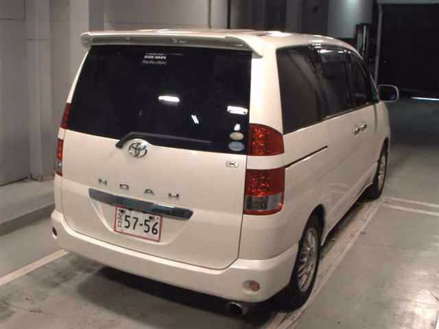 TOYOTA NOAH