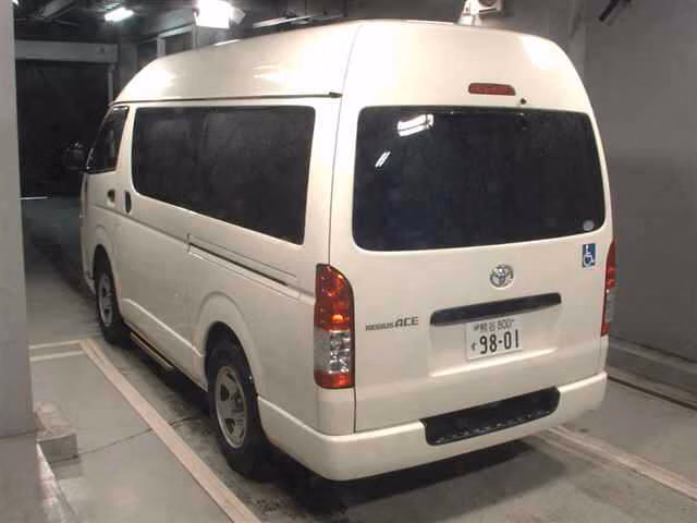 TOYOTA REGIUS ACE