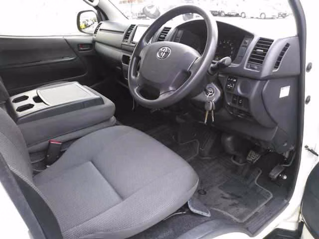 TOYOTA REGIUS ACE