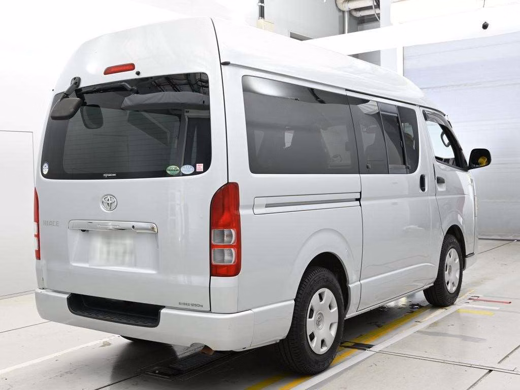 TOYOTA REGIUS ACE
