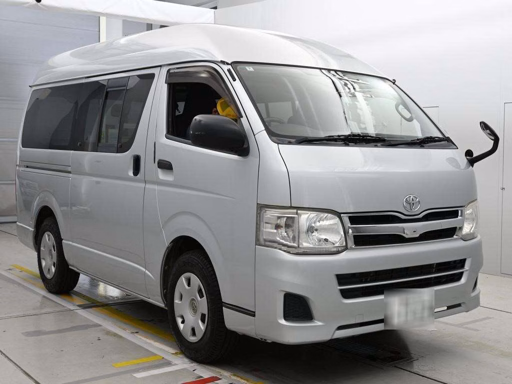 TOYOTA REGIUS ACE