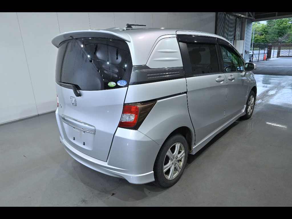 HONDA FREED SPIKE