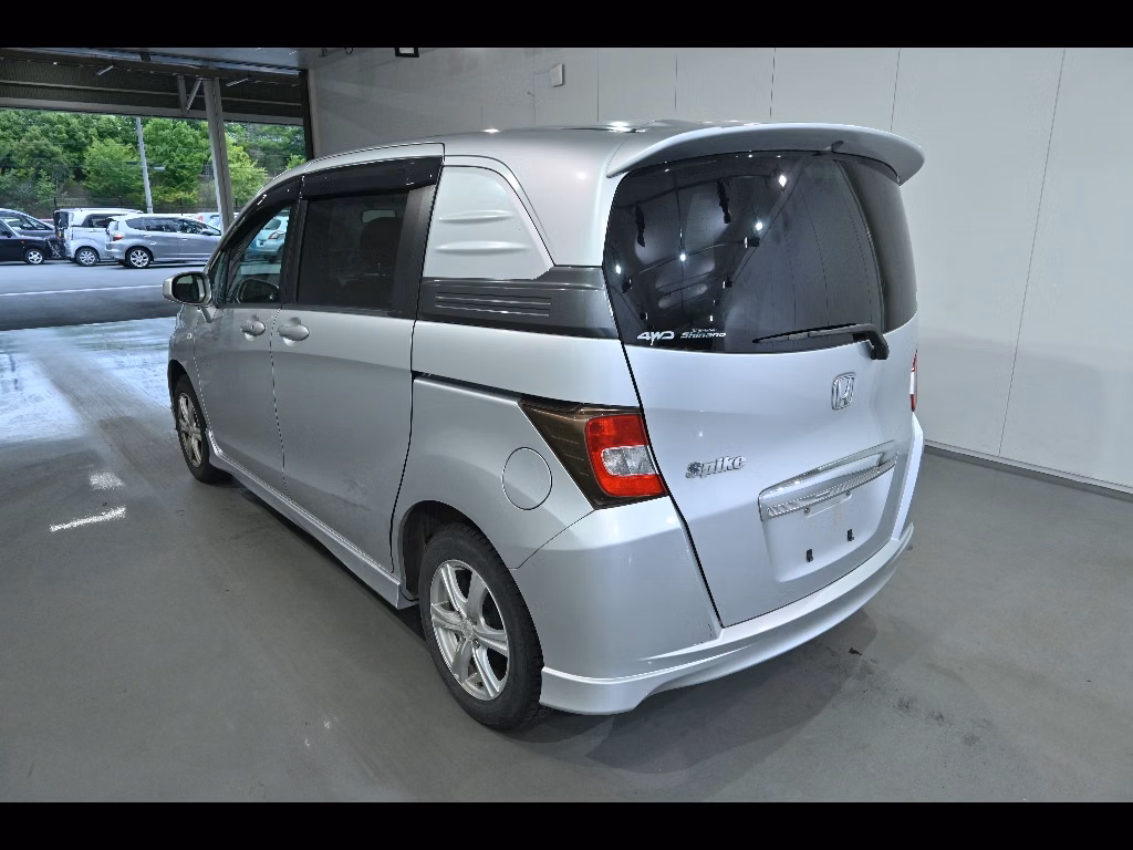 HONDA FREED SPIKE