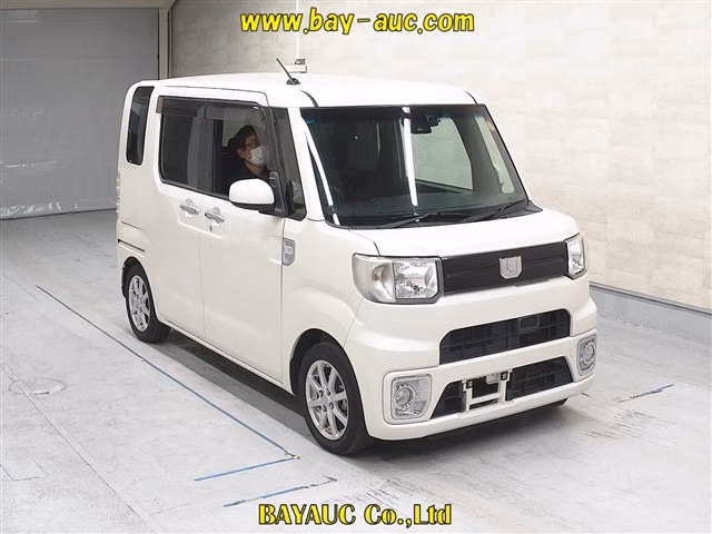 DAIHATSU WAKE