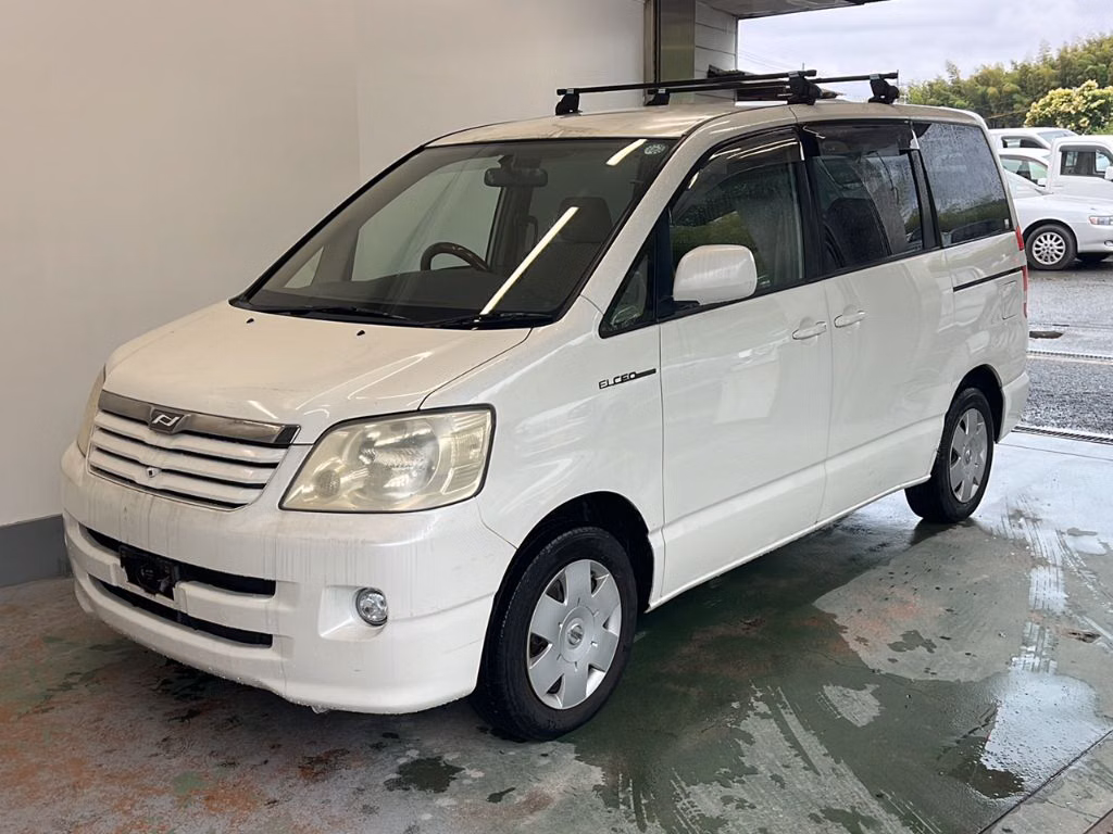 TOYOTA NOAH