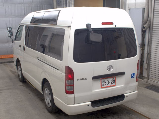 TOYOTA REGIUS ACE