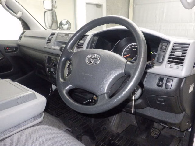 TOYOTA REGIUS ACE