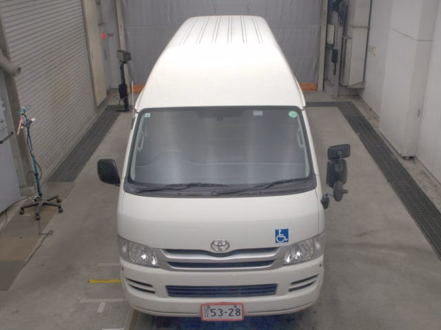 TOYOTA REGIUS ACE