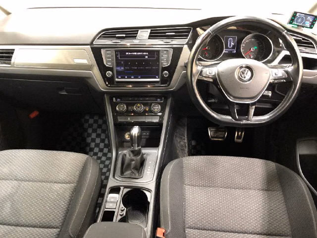VOLKSWAGEN TOURAN