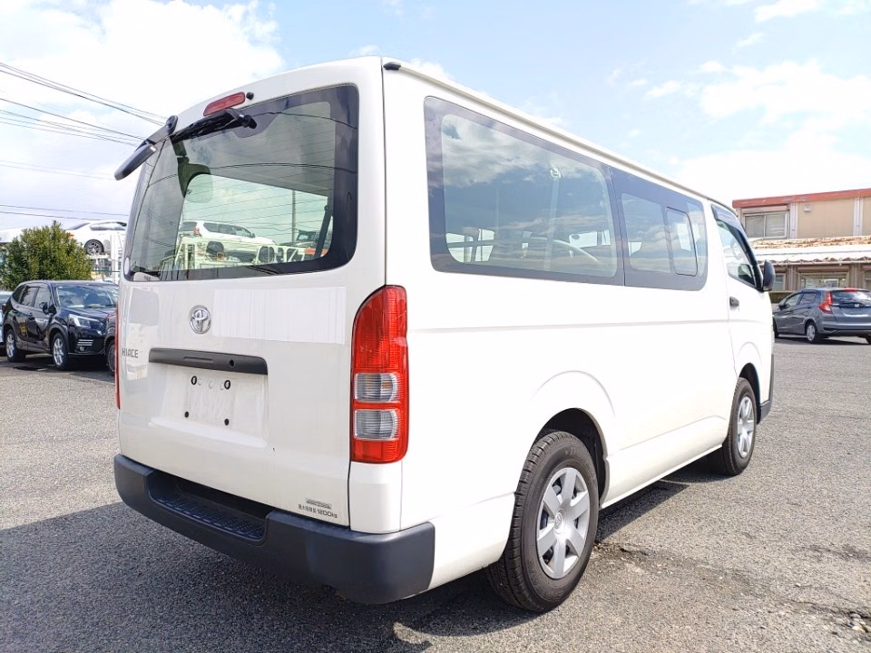 TOYOTA REGIUS ACE