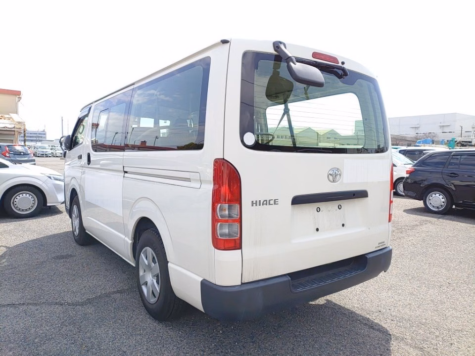 TOYOTA REGIUS ACE