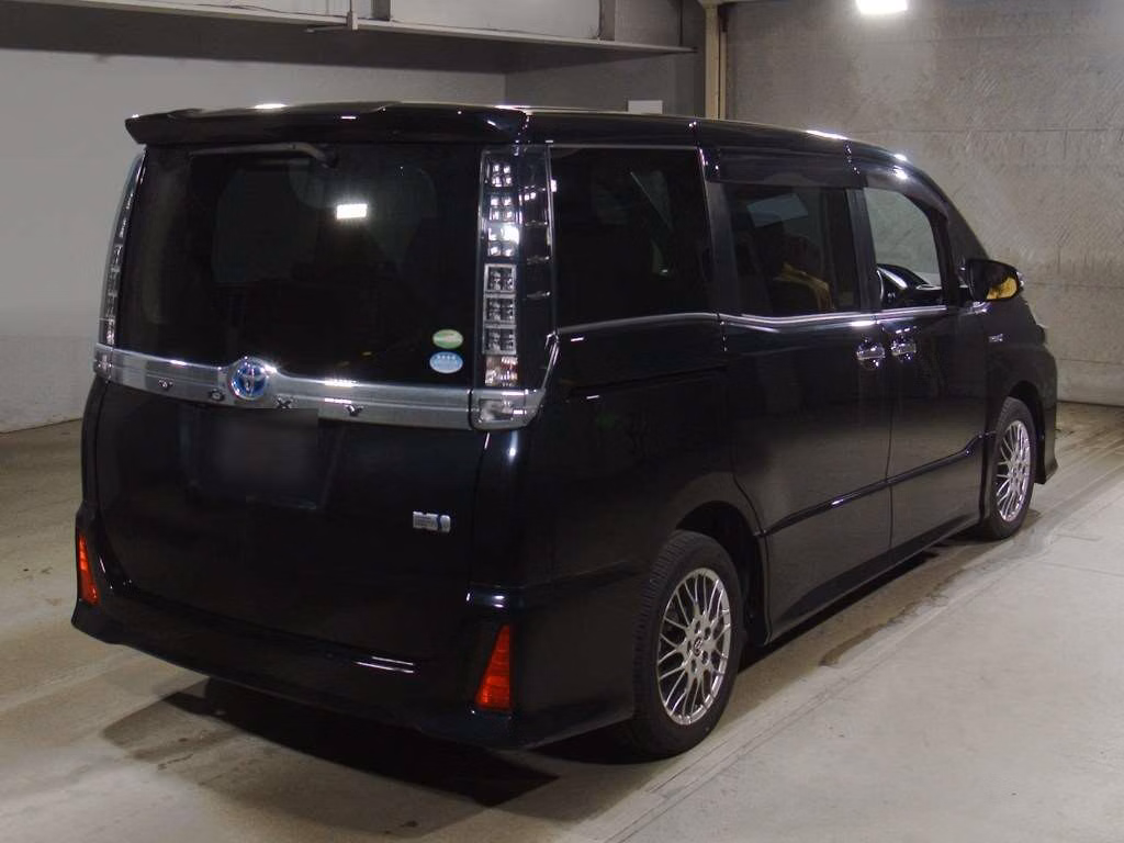 TOYOTA VOXY
