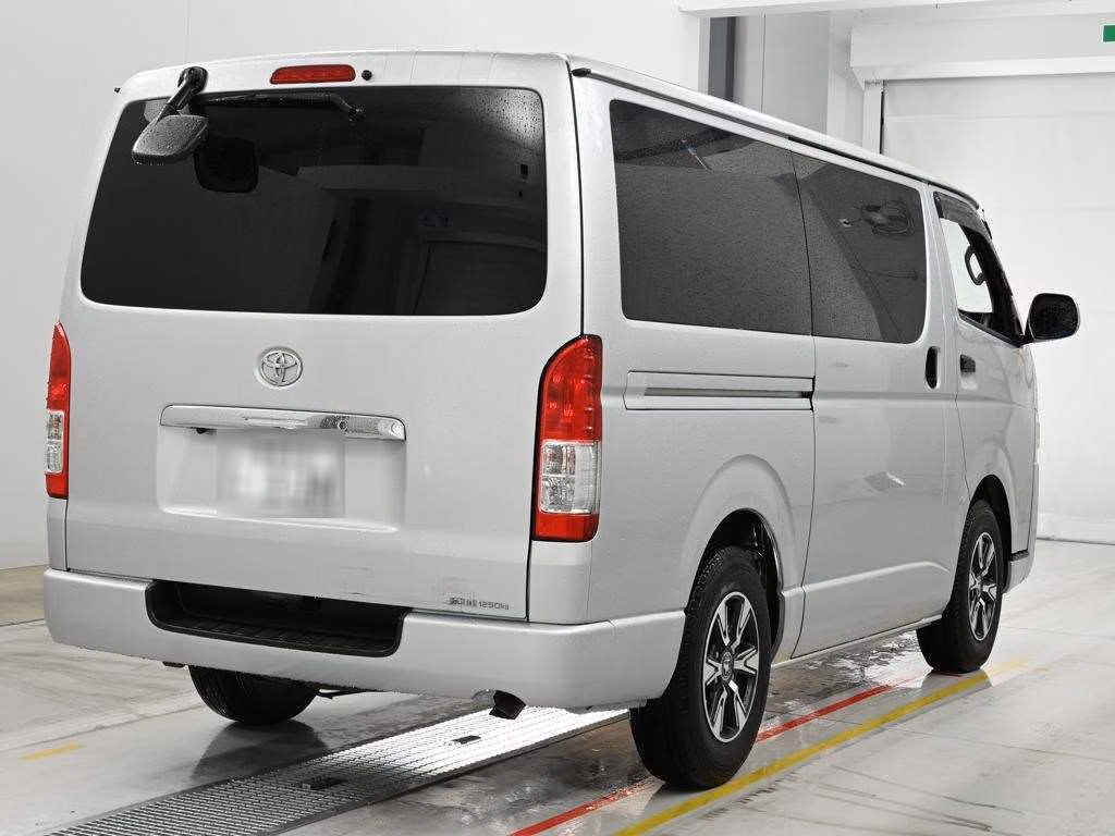 TOYOTA REGIUS ACE