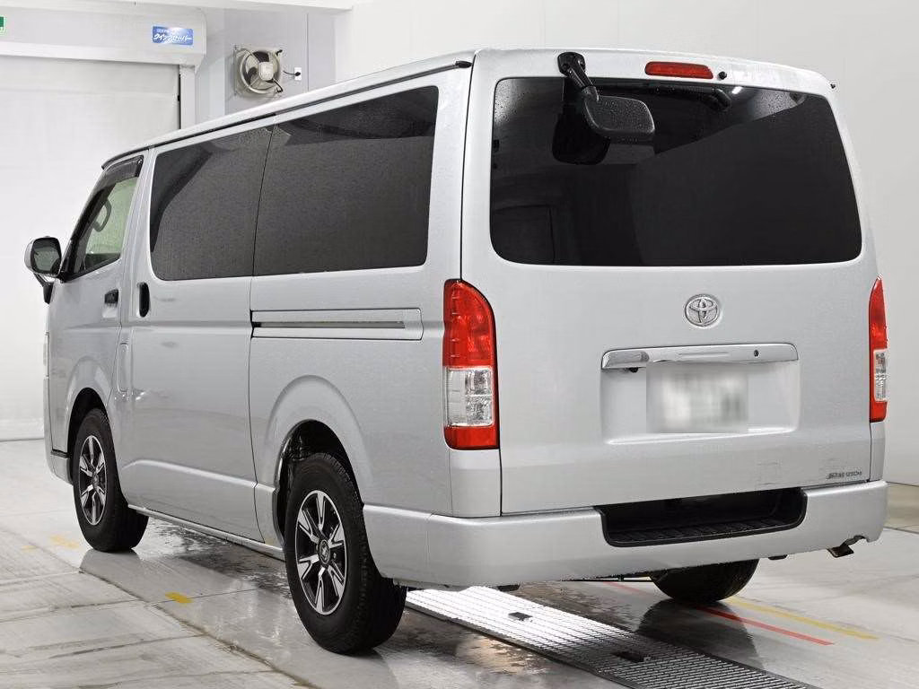 TOYOTA REGIUS ACE