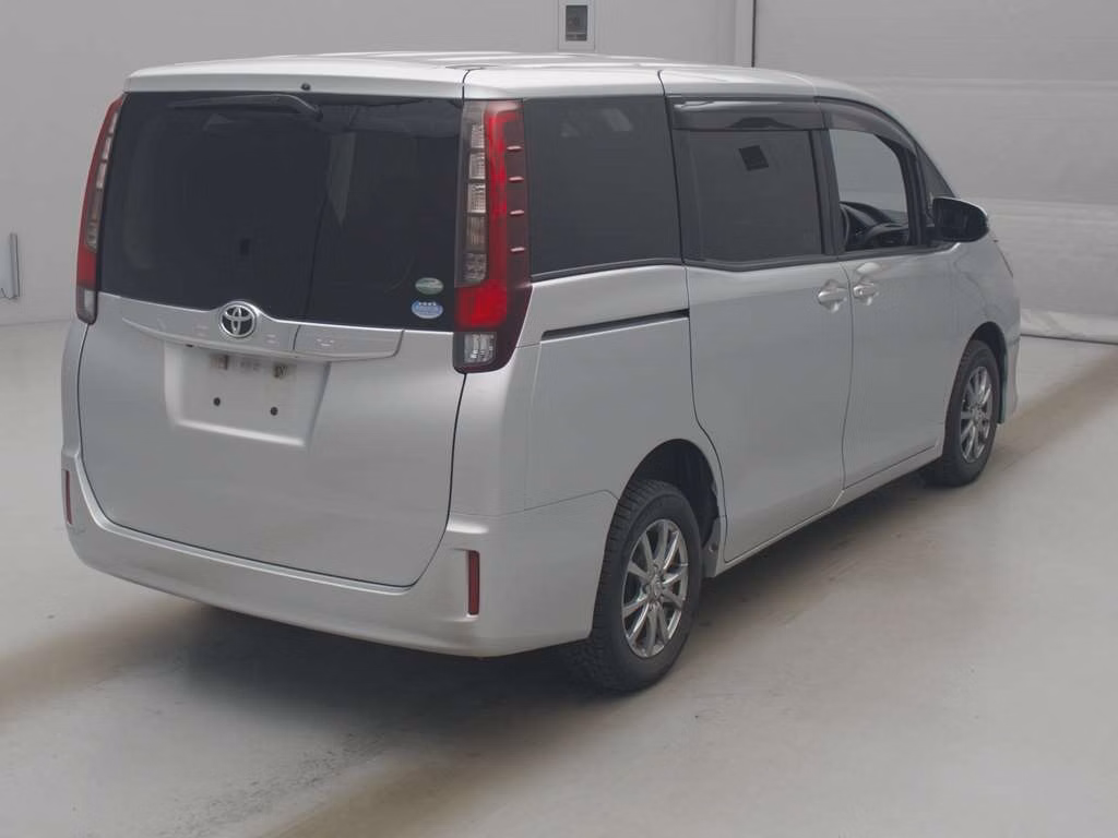 TOYOTA NOAH