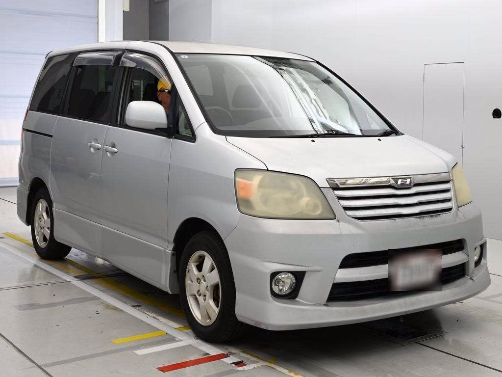 TOYOTA NOAH