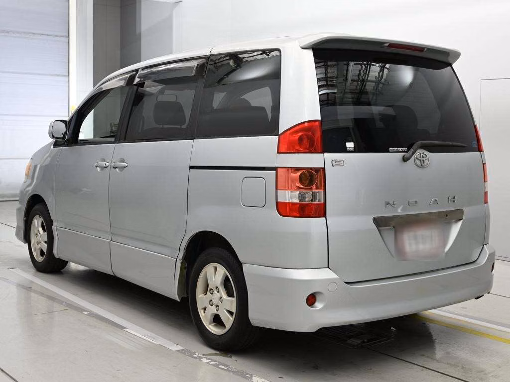 TOYOTA NOAH