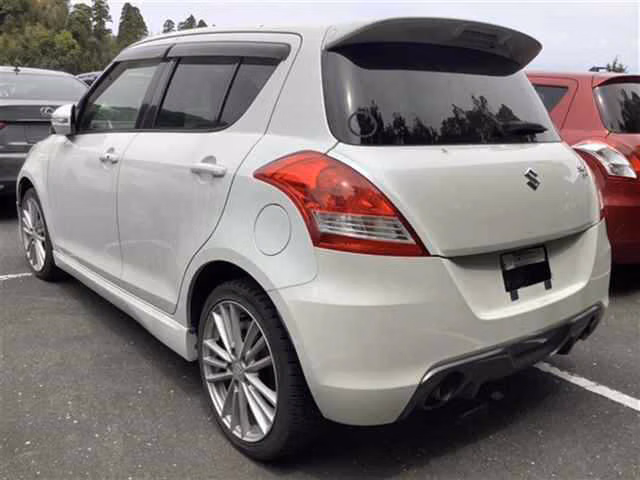 SUZUKI SWIFT