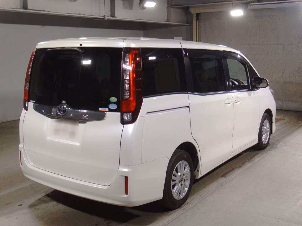 TOYOTA NOAH