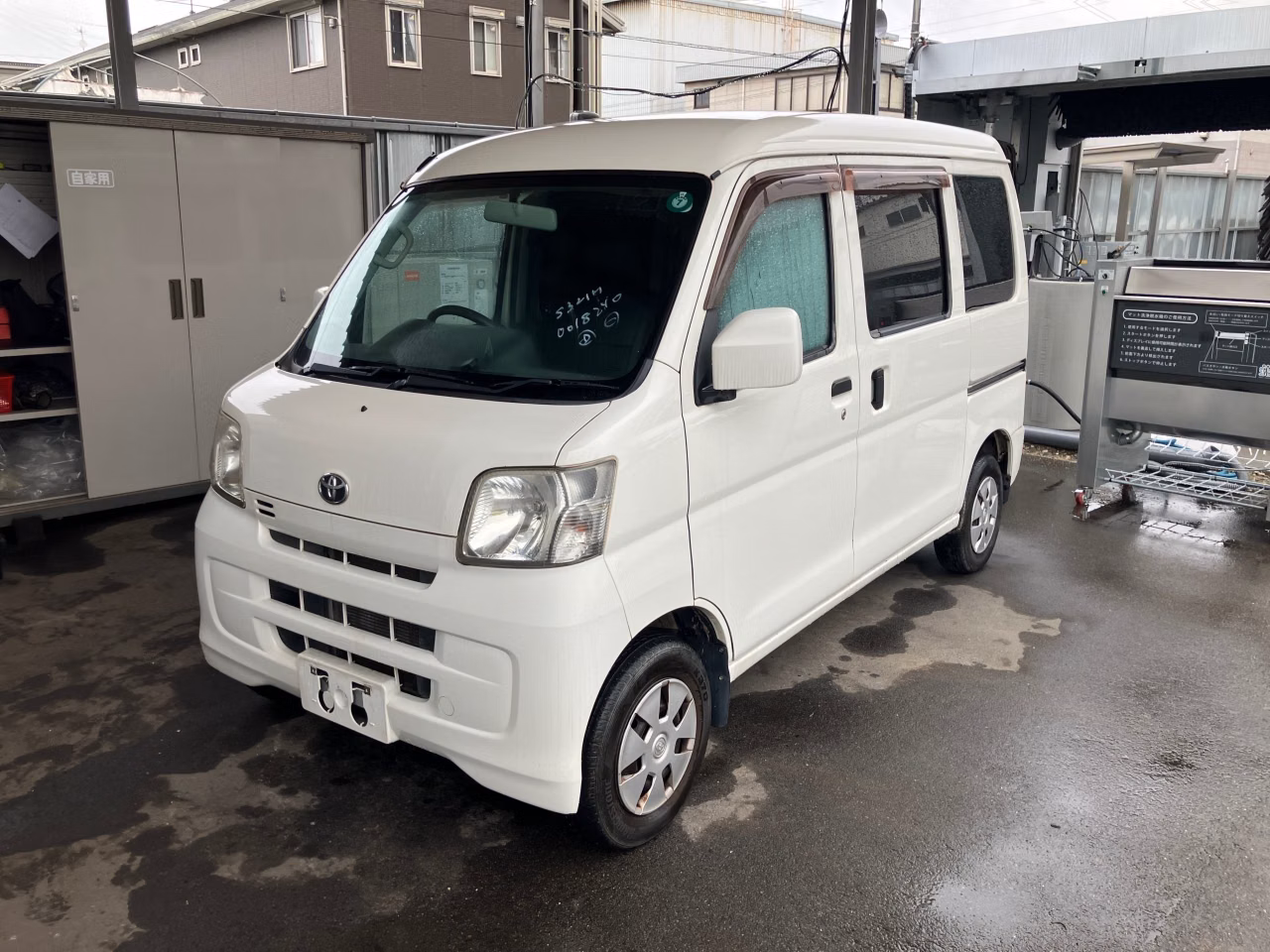 TOYOTA PIXIS VAN