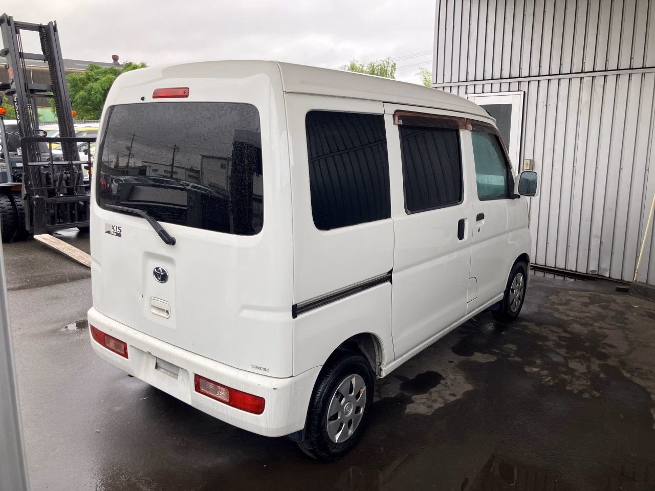 TOYOTA PIXIS VAN