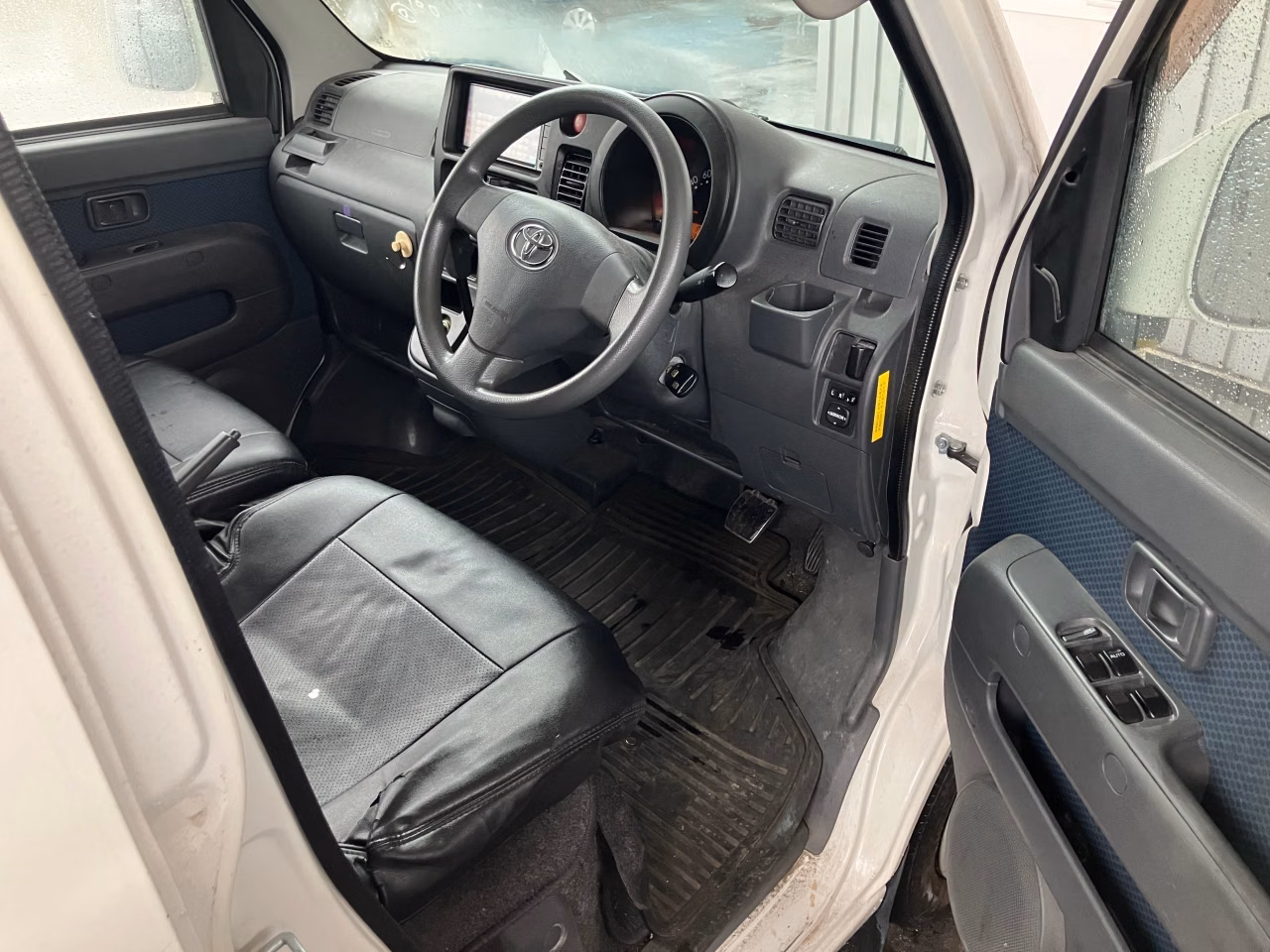 TOYOTA PIXIS VAN