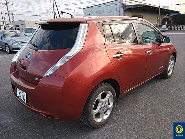 NISSAN LEAF