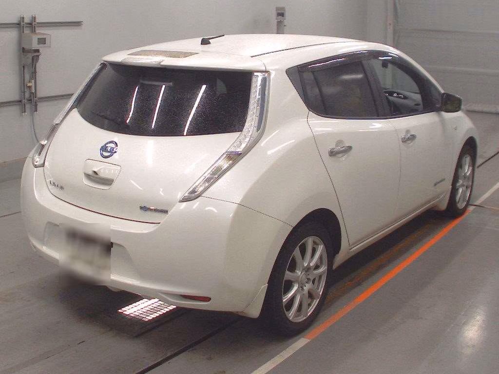 NISSAN LEAF