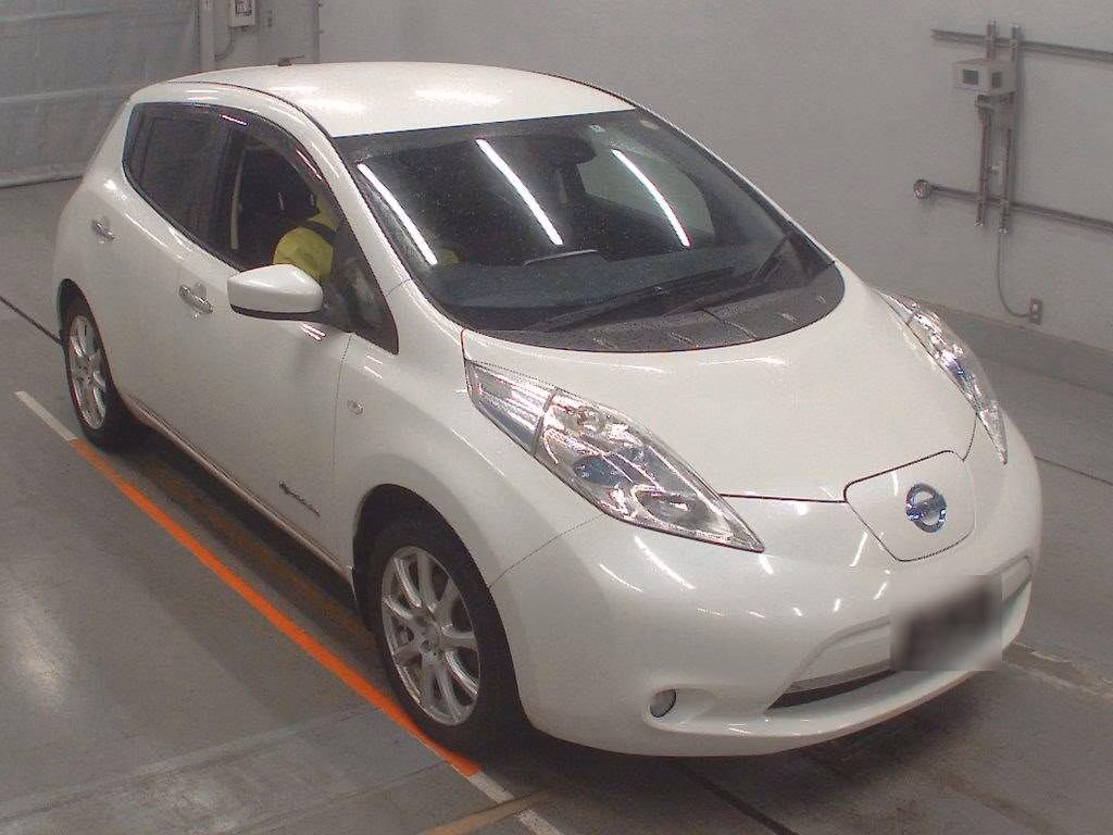NISSAN LEAF