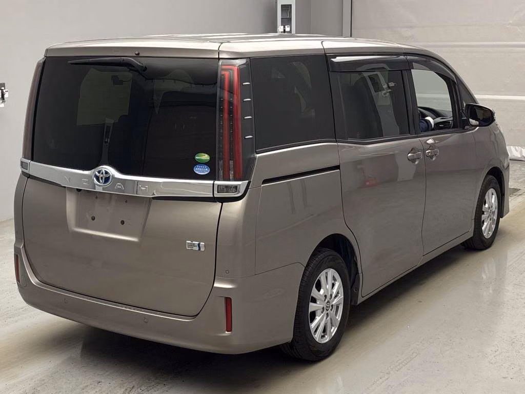 TOYOTA NOAH