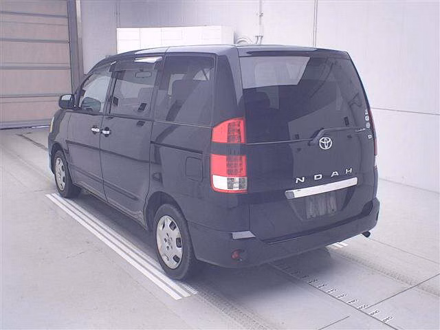 TOYOTA NOAH