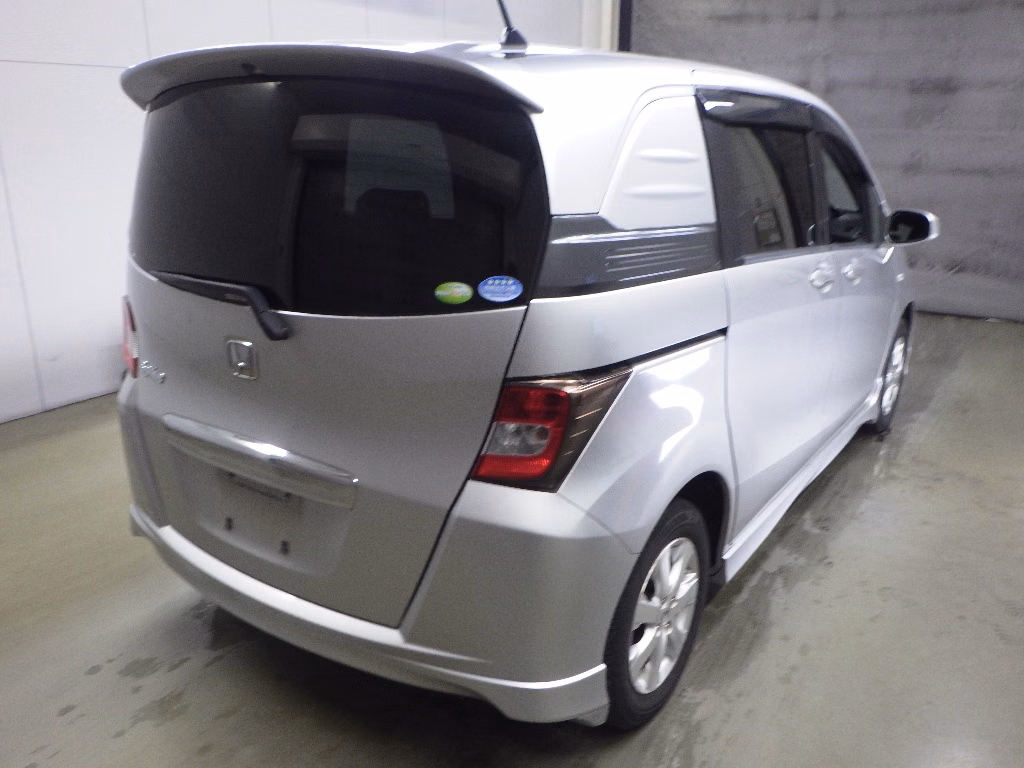 HONDA FREED SPIKE