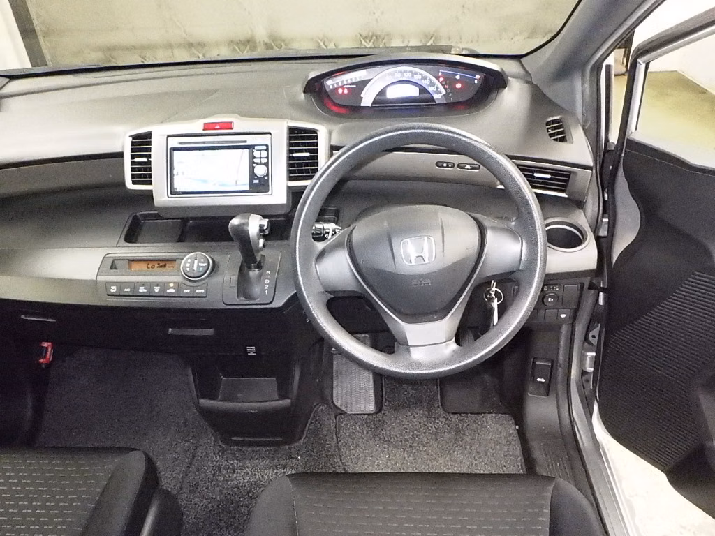 HONDA FREED SPIKE
