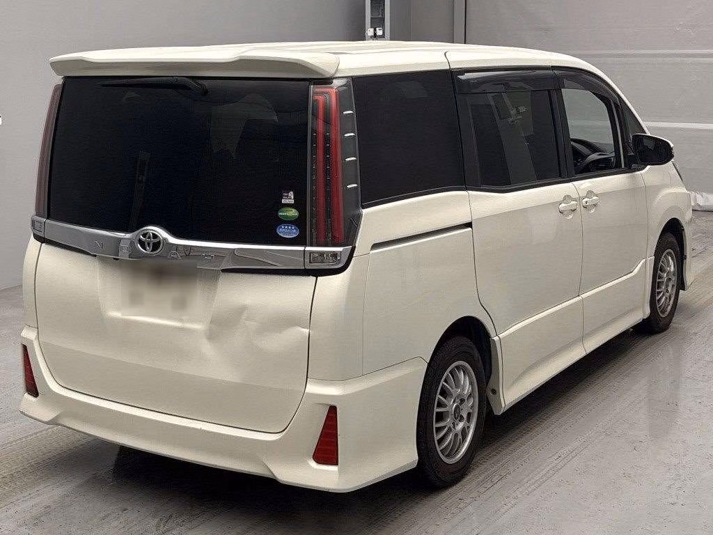 TOYOTA NOAH