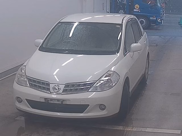 NISSAN TIIDA LATIO