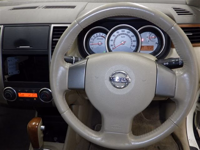 NISSAN TIIDA LATIO