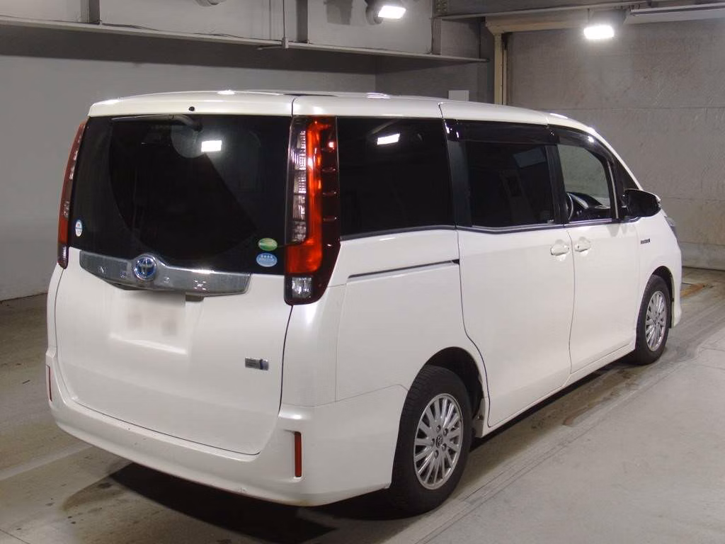 TOYOTA NOAH