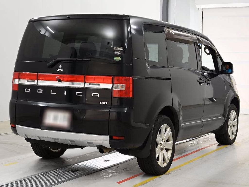 MITSUBISHI DELICA D:5