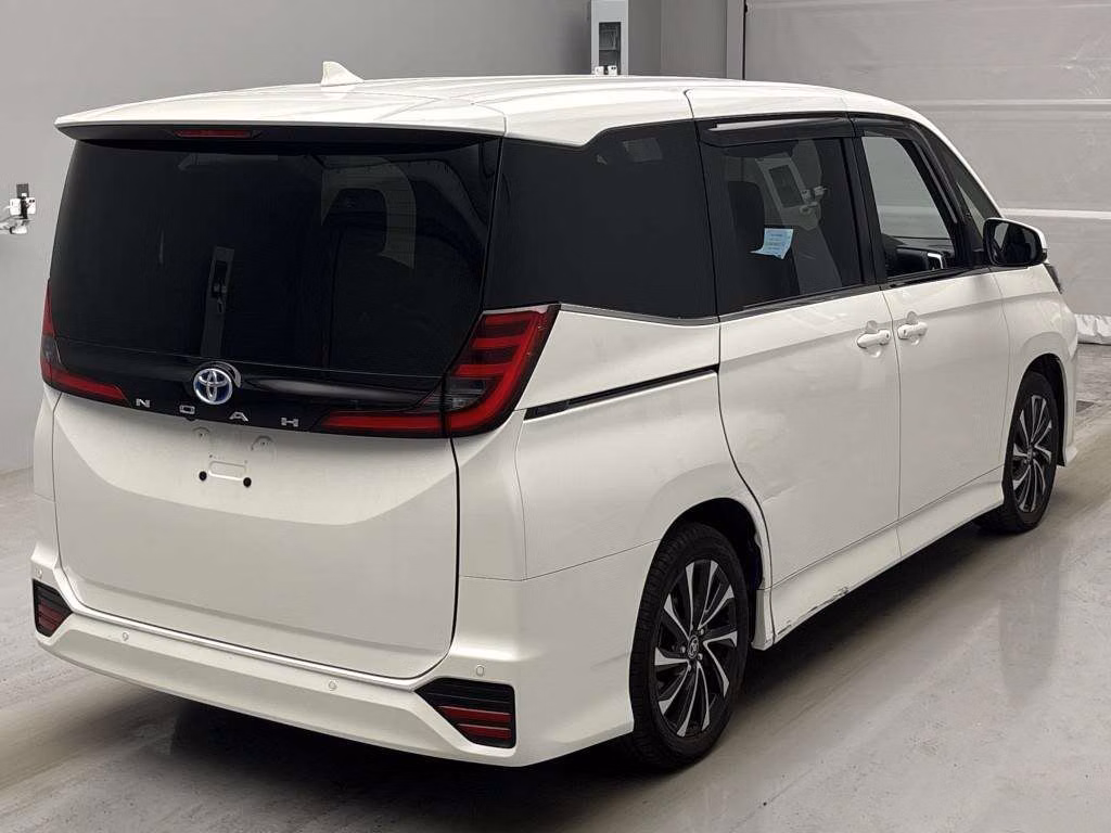 TOYOTA NOAH