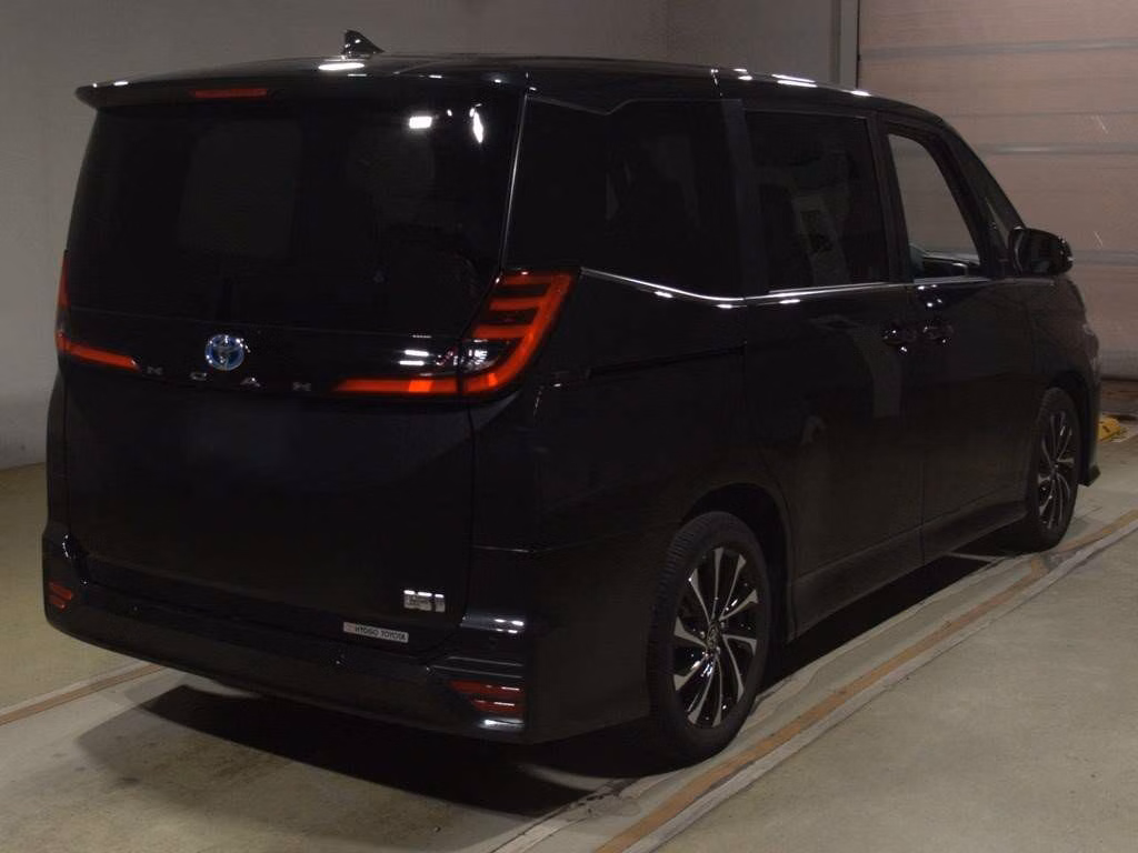TOYOTA NOAH