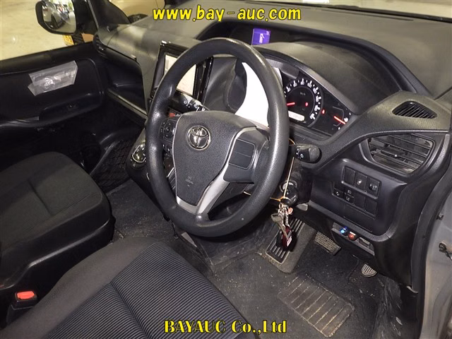 TOYOTA NOAH
