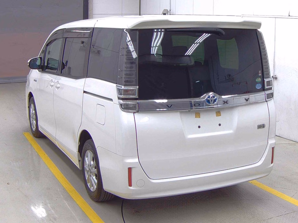 TOYOTA VOXY