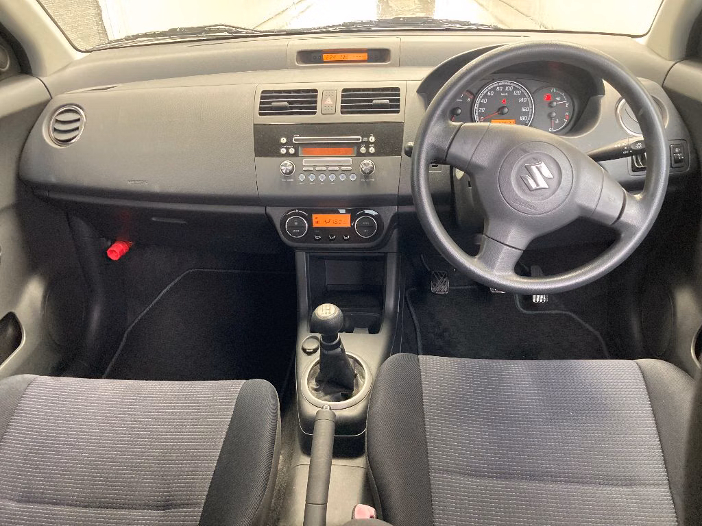 SUZUKI SWIFT